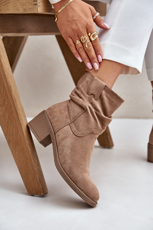 Теплі жіночі чоботи з присборенной халявою на низькому каблуці бежеві Зінаня
