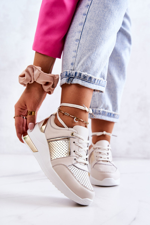 Жіночі шкіряні спортивні туфлі на танкетці бежево-білі Larson