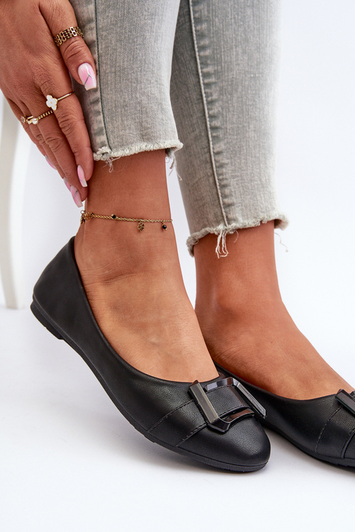 Чорні балетки з екошкіри з ремінцем і орнаментом Cadwenla