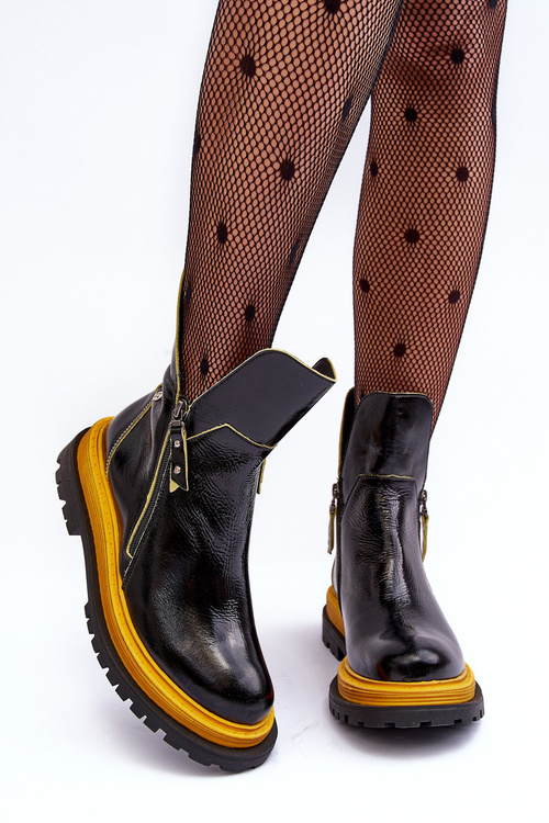 Чоботи жіночі шкіряні лаковані Maciejka 05747-07 Чорні