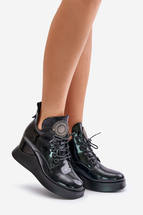 Жіночі лаковані чоботи на танкетці утеплені Vinceza 66706 Чорні