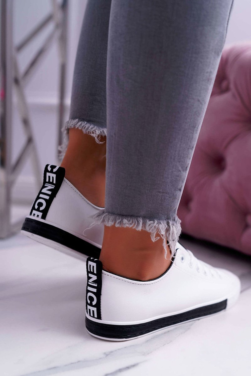 Жіночі кросівки білий чорний ремінь Nigrid