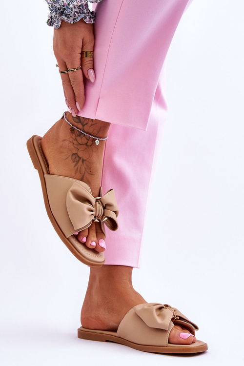 Жіночі шкіряні тапочки з бантом бежеві Becky