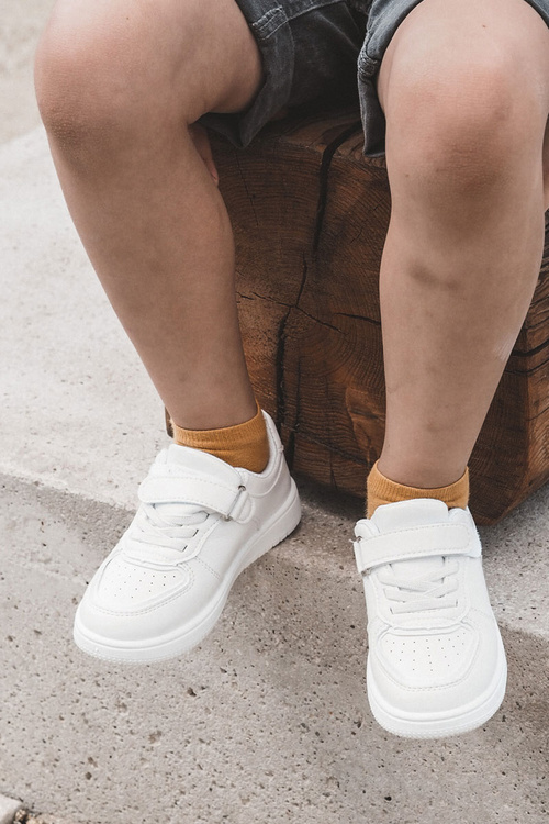 Дитячі кросівки білого кольору Frillo