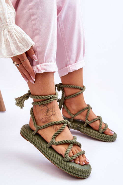 Зав'язані босоніжки на масивній платформі Зелені не терплять