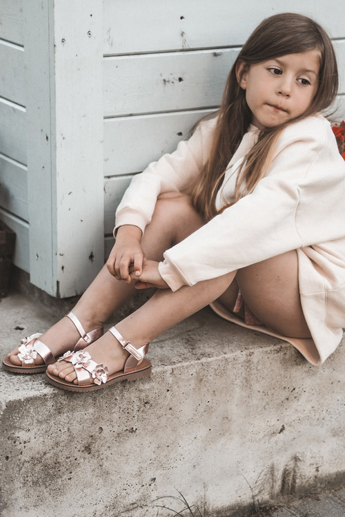 Дитячі босоніжки, прикрашені квітами, застібаються на липучку Fagossa рожевого кольору