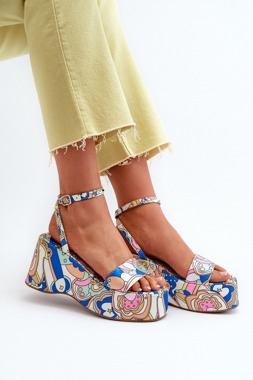 Босоніжки на платформі та танкетці з малюнком різнокольорові Wiandia