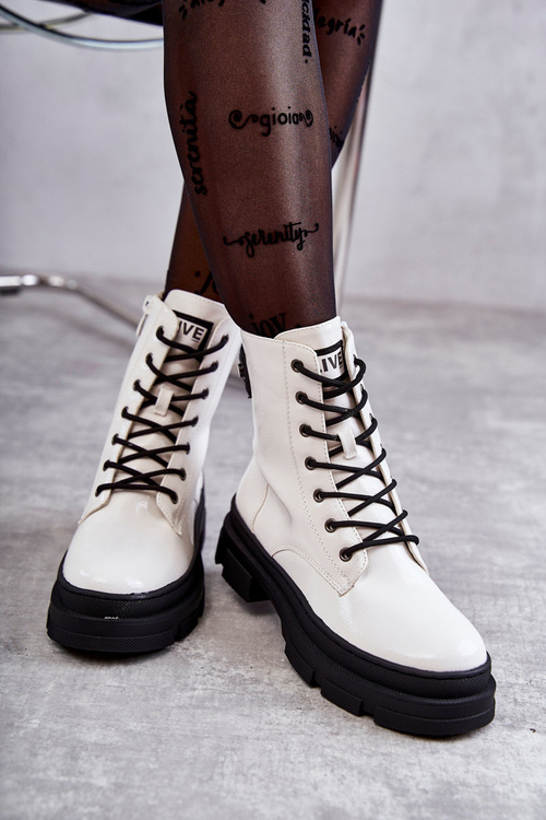 Жіночі лаковані чоботи на шнурівці робочі білі Conny