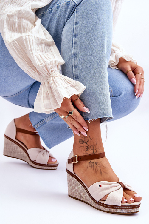 Жіночі босоніжки на плетеній танкетці Бежеві Джудіт