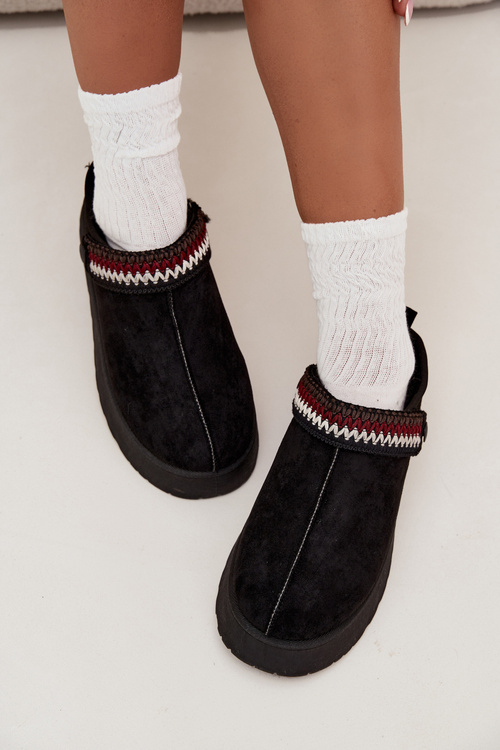 Жіночі низькі зимові черевики з рухомим ремінцем і вишивкою на платформі чорні Lyrisse