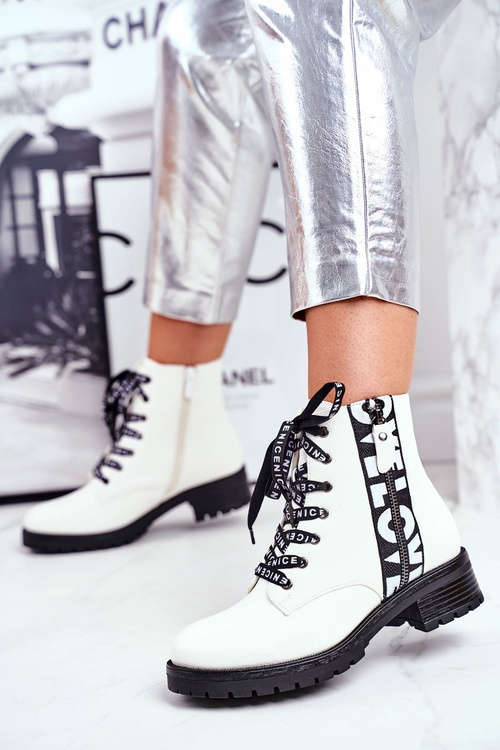 Жіночі черевики на плоскому ходу білі Verso