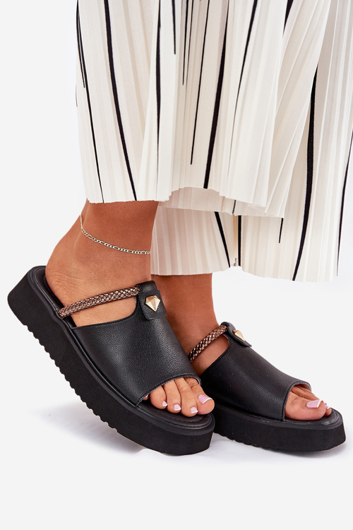 Шкіряні Жіночі Сандалі На Платформі З Декоративним Ремінцем D&A MK51-475 Чорні