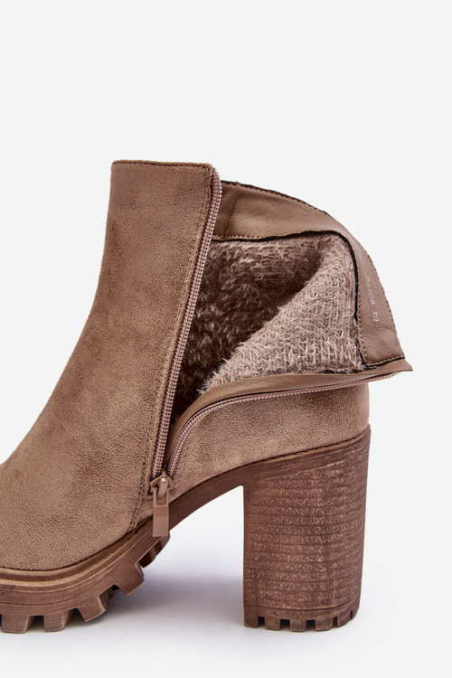 Жіночі замшеві чоботи на каблуці з декором бежеві менорії