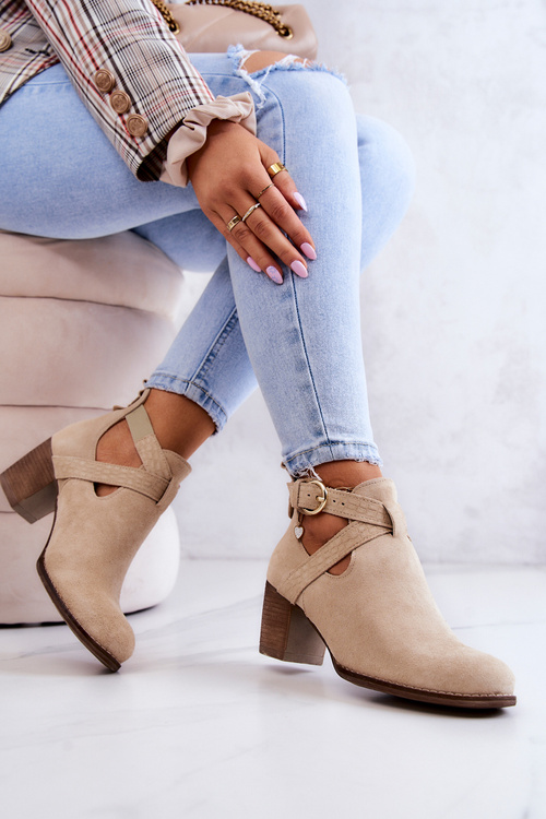 Шкіряні чоботи з вирізом на постінці Beige Axelle