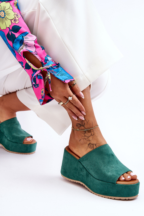 Жіночі тапочки на масивній платформі Green Martina