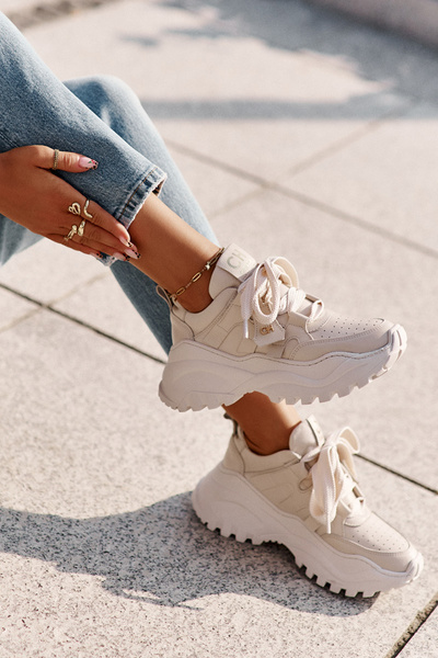 Жіночі шкіряні кросівки CheBello 4583 бежевого кольору