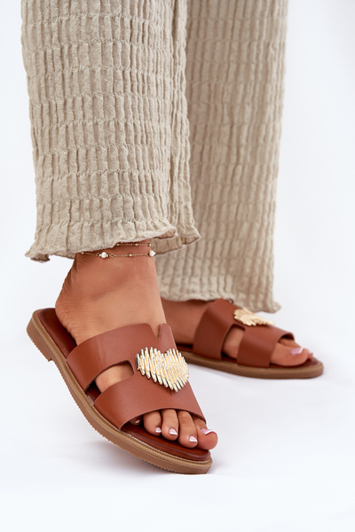 Жіночі сандалі на плоскому каблуці з золотою декорацією Karinma