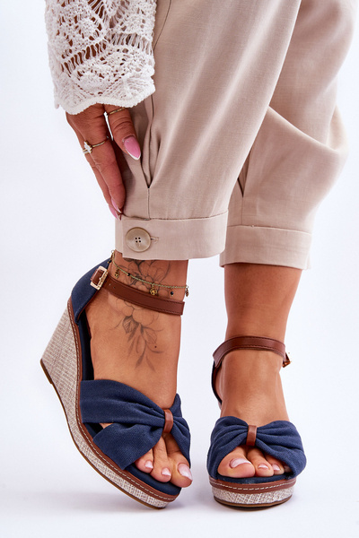 Жіночі босоніжки на танкетці темно-сині Daphne