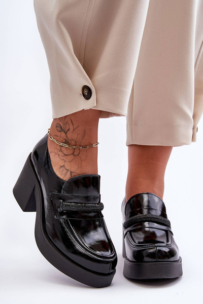 Шкіряні напівчоботи на каблуці з декором чорний Gelanor