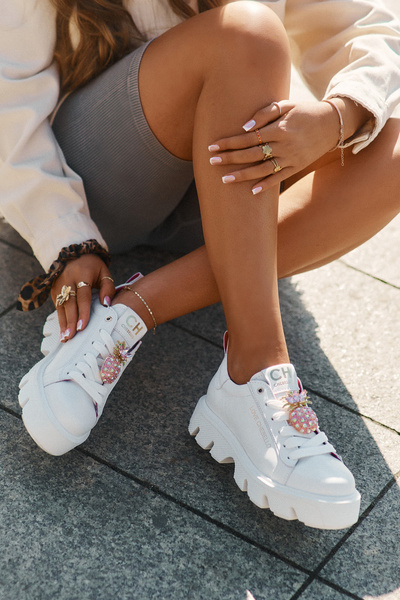 Шкіряні Кросівки З Декоративною Брошкою Ананас CheBello 4651 Білі