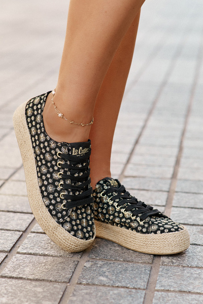 Взуття На Платформі Для Жінок З Плетінням Lee Cooper LCW-25-08-3647L Чорні