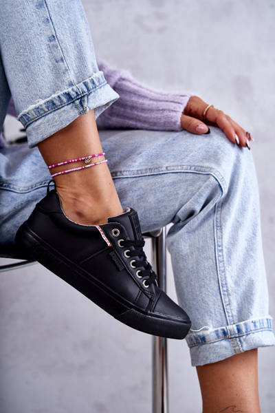 Жіночі низькі шкіряні кросівки Big Star KK274006 Чорні