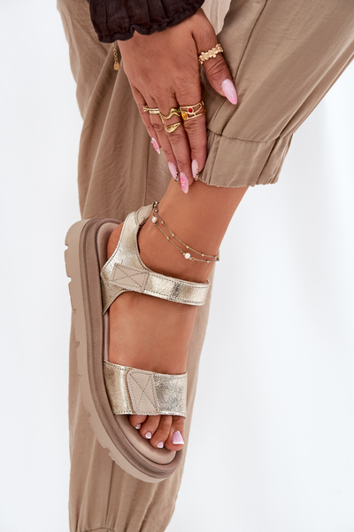 Жіночі шкіряні сандалі на платформі золоті Зазу 40443