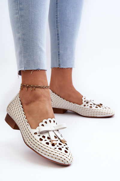 Білі жіночі балетки з вирізом і бантом Nestavia