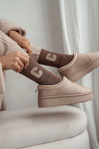 Шкарпетки жіночі матові з літерою С коричневі