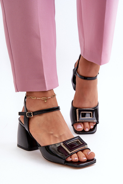 Елегантні лаковані босоніжки з декором на каблуці чорні D&A MR38-202