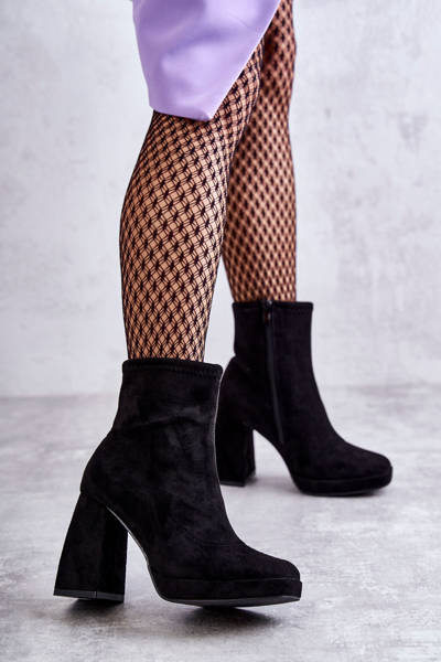 Чоботи жіночі замшеві на високому каблуці світло-чорні Ramira