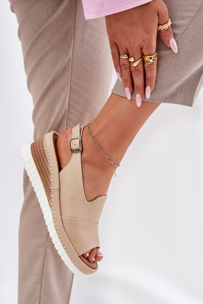 Жіночі шкіряні сандалі на танкетці Artiker 56C0919 бежеві