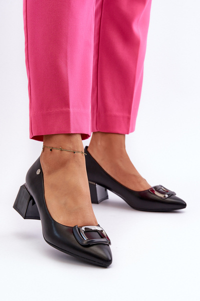 Чорні туфлі зі штучної шкіри на каблуці та прикрасі Sarala