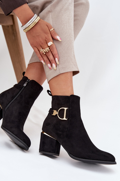 Теплі жіночі чоботи на підборах з золотими елементами чорний Ambrine