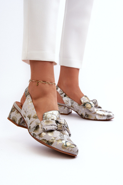 Жіночі шкіряні босоніжки на низькому каблуці в квіти Maciejka N6539-38 Зелений