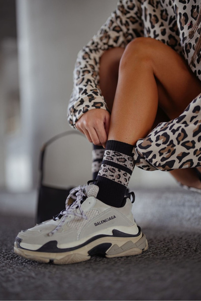 Шкарпетки жіночі в дві плямисті смужки чорного кольору