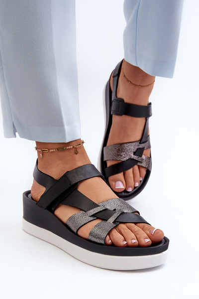 Чорні жіночі шкіряні босоніжки на платформі Zazoo 40397