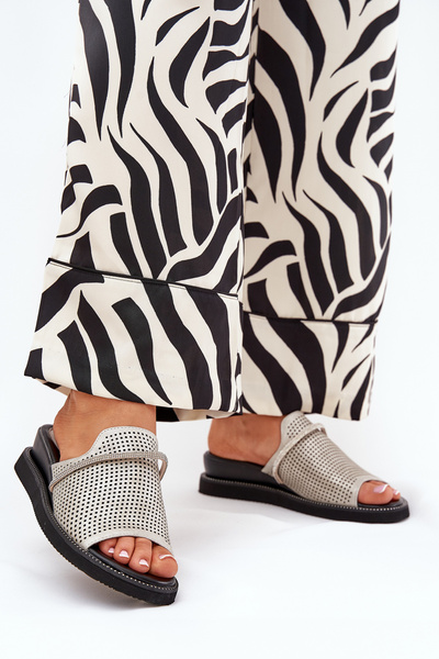 Жіночі сандалі на підборах з декоративною ремінцем сріблясті Терівас