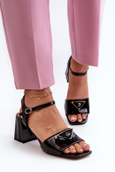 Елегантні чорні лаковані босоніжки на підборах D&A MR38-660