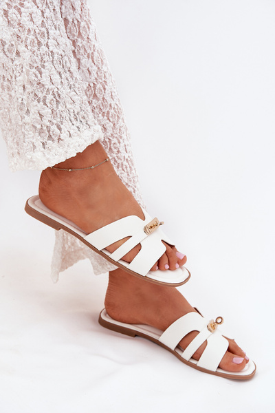 Плоскі Жіночі Сандалі З Ремінцем І Золотим Деталем Білі Kerenza