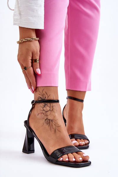 Лаковані босоніжки на підборах Black Owen 