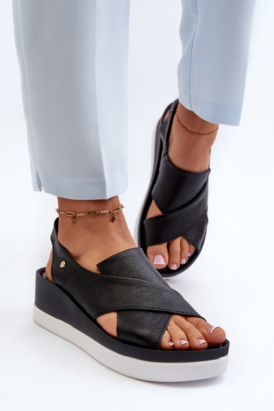 Чорні шкіряні босоніжки на танкетці Zazoo 40256