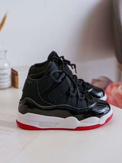 Дитячі спортивні черевики на шнурівці чорно-червоні Darina