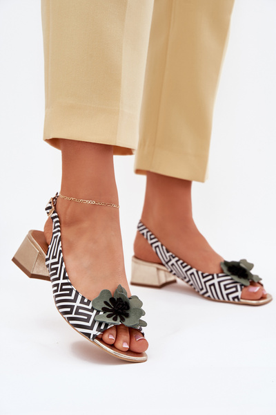 Шкіряні Жіночі Сандалі На Блоці З Декоративною Квіткою Laura Messi 2973 Біло-Чорні