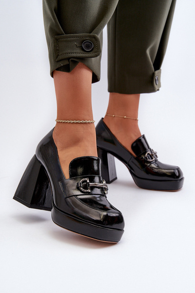 Чорні лаковані жіночі туфлі D&A MR38-906