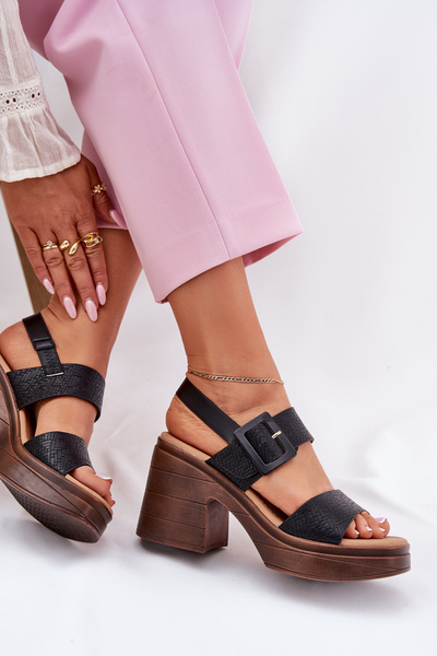 Жіночі сандалі на масивному каблуці і платформі Чорні Vinceza 17387