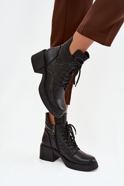 Жіночі шкіряні ботінки на платформі з підкладкою Vinceza 39950 Чорні