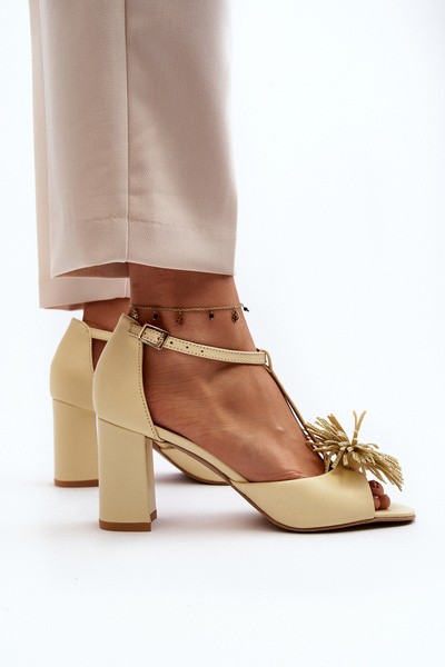 Шкіряні босоніжки на каблуці з декором Laura Messi 2758 Beige