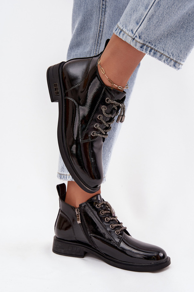 Шкіряні лаковані жіночі ботінки з декоративним шнурівкою D&A MR52-124 Чорні