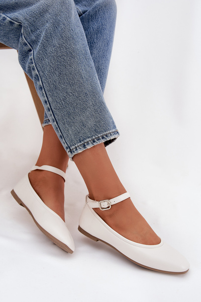 Жіночі балетки з ремінцем і застібкою білі Janelor